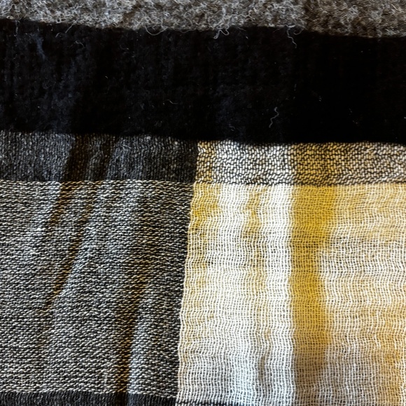 Zara black and gray wool blend check plaid scarf wrap NWT - Picture 4 of 8